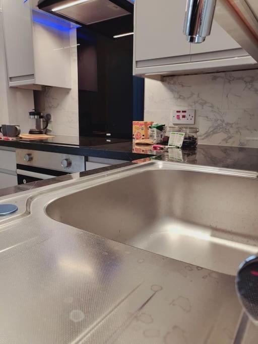 High Street, 2 Bed, Newly Refurb Apartment Лемингтън Спа Екстериор снимка