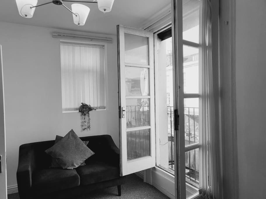High Street, 2 Bed, Newly Refurb Apartment Лемингтън Спа Екстериор снимка