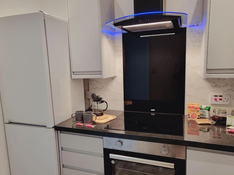 High Street, 2 Bed, Newly Refurb Apartment Лемингтън Спа Екстериор снимка
