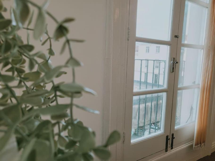 High Street, 2 Bed, Newly Refurb Apartment Лемингтън Спа Екстериор снимка