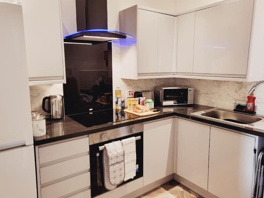 High Street, 2 Bed, Newly Refurb Apartment Лемингтън Спа Екстериор снимка