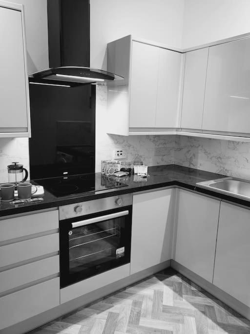 High Street, 2 Bed, Newly Refurb Apartment Лемингтън Спа Екстериор снимка
