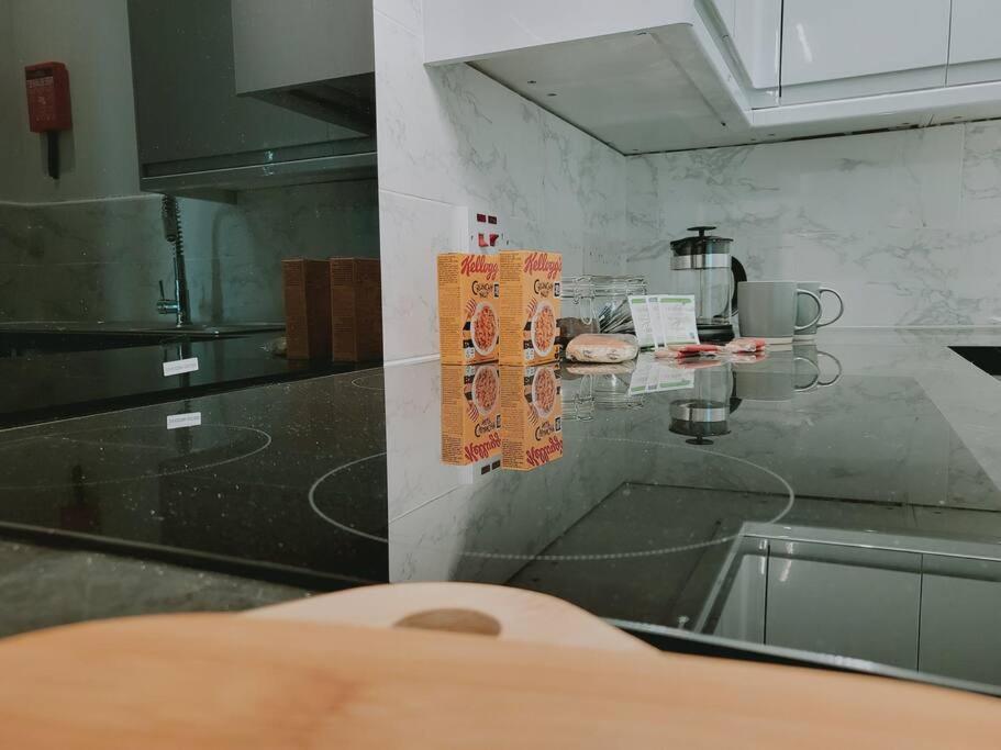 High Street, 2 Bed, Newly Refurb Apartment Лемингтън Спа Екстериор снимка